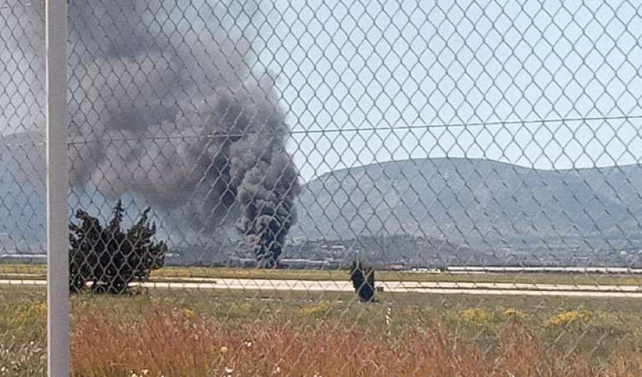 Σπάτα: Έσβησε η φωτιά που είχε ξεσπάσει κοντά στο «Ελευθέριος Βενιζέλος»