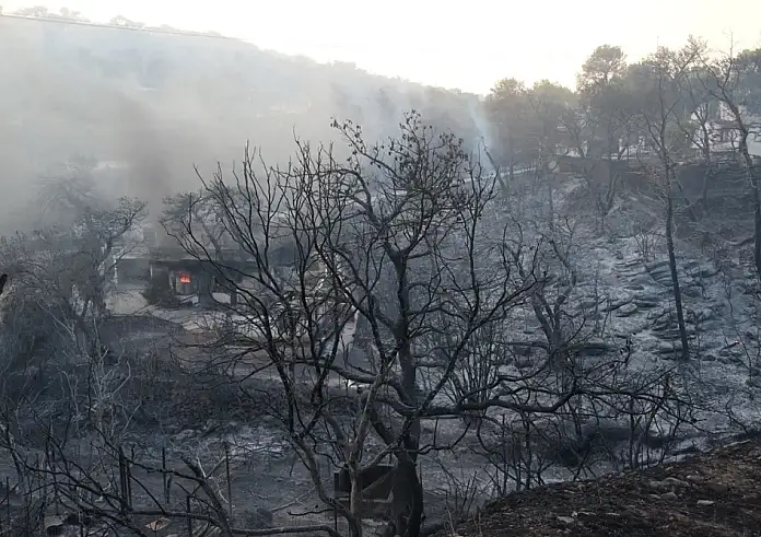 Φωτιές στην Τρίπολη: Συνελήφθη 44χρονη για εμπρησμό από πρόθεση και κατ’ εξακολούθηση