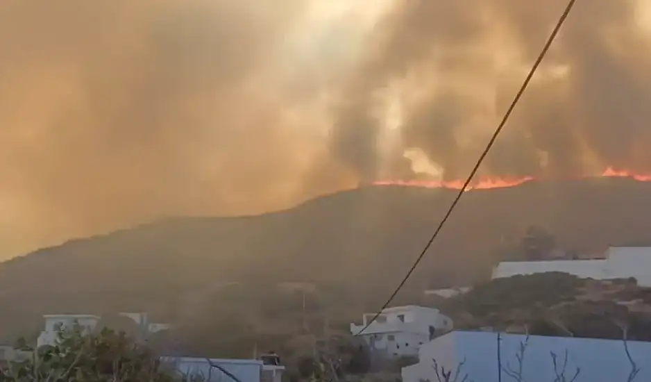 Καλύτερη η εικόνα της μεγάλης φωτιάς στους Φούρνους Ικαρίας – Δεν υπάρχει ενεργό μέτωπο παρά μόνο διάσπαρτες εστίες