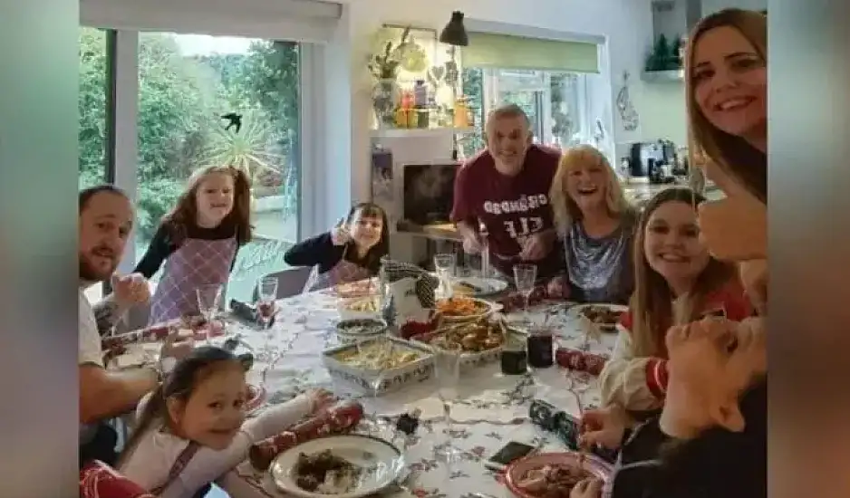Η γιαγιά Σκρουτζ που χρεώνει την οικογένειά της για το εορταστικό τραπέζι, αύξησε φέτος την τιμή