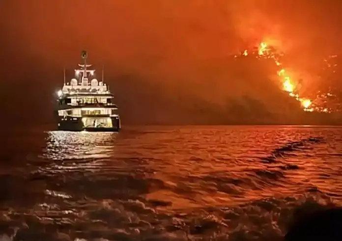 Φωτιά στην Ύδρα: Έκπληκτος δηλώνει ο Καζάκος επιχειρηματίας που είχε νοικιάσει το γιοτ – Αρνούμαι τις κατηγορίες