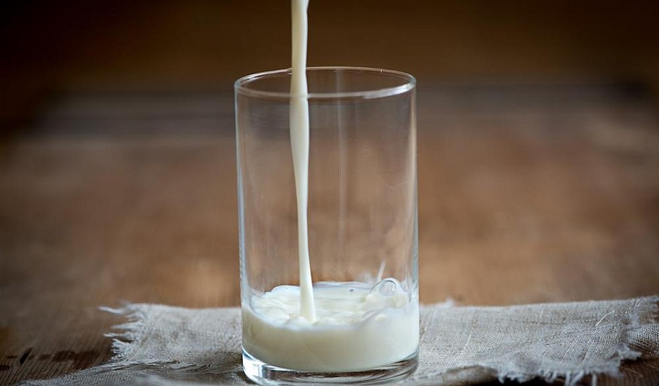 Η καλύτερη ώρα για να πίνετε γάλα κάθε μέρα, σύμφωνα με τους διατροφολόγους