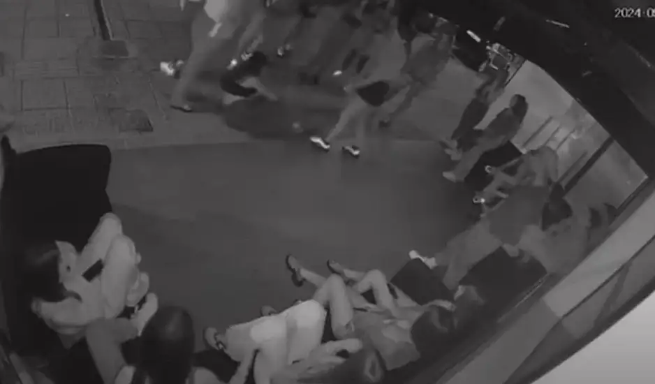 Γλυφάδα: Το TikTok κατέβασε όλα τα βίντεο με τον ξυλοδαρμό της 14χρονης μετά τον σάλο που προκλήθηκε