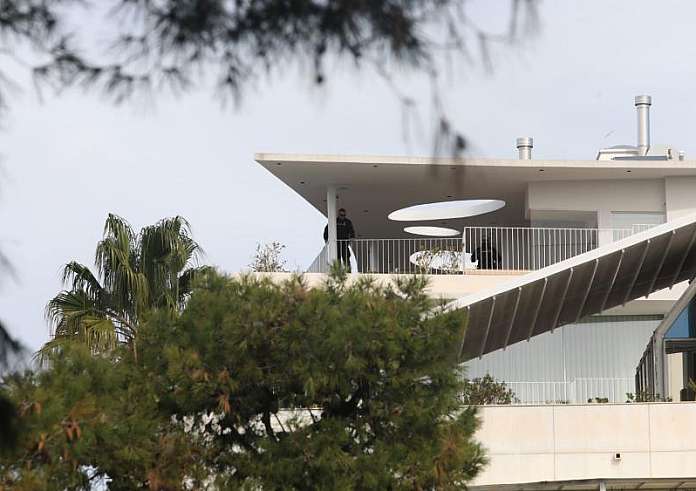 Γλυφάδα: Ο Άρης έβαλε την κάννη στο μάτι της κυρίας Μαρίας και ακούστηκε ένα μπαμ