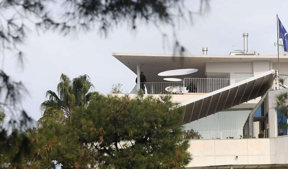 Γλυφάδα: Ο Άρης έβαλε την κάννη στο μάτι της κυρίας Μαρίας και ακούστηκε ένα μπαμ