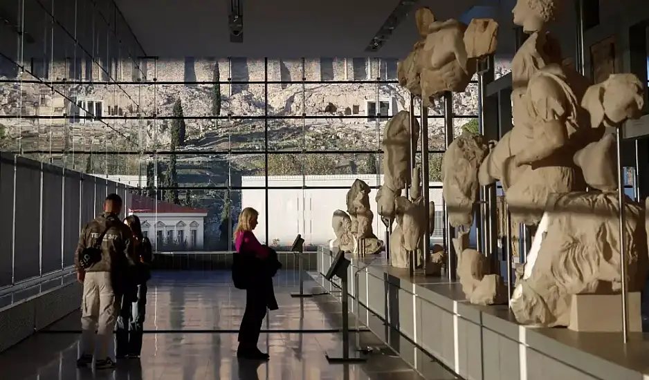 Times σε Ρίσι Σούνακ: Τα Γλυπτά του Παρθενώνα πρέπει να εκτίθενται στο φυσικό τους περιβάλλον
