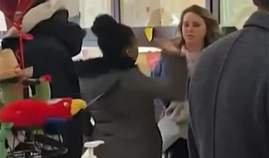 Κακός χαμός σε κατάστημα – Γυναίκα σε έξαλλη κατάσταση χαστούκισε τουρίστρια