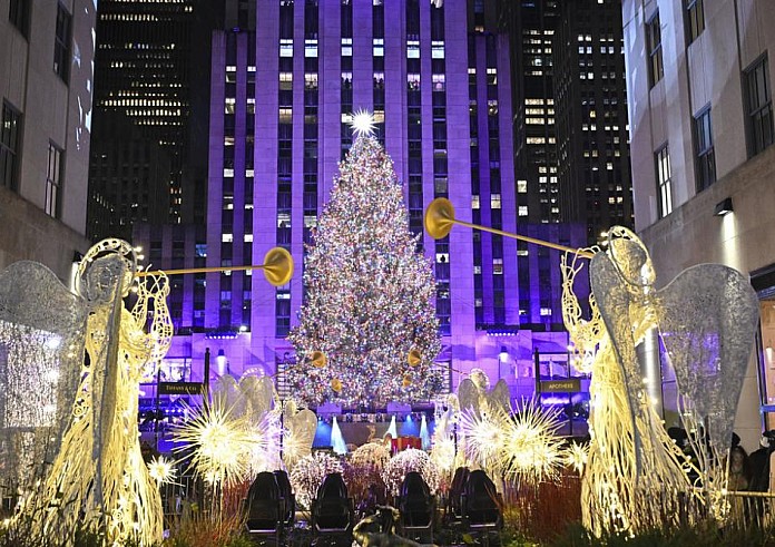 ΗΠΑ: Το ζεύγος Μπάιντεν έδωσε το σήμα για την έναρξη των χριστουγεννιάτικων εορτασμών