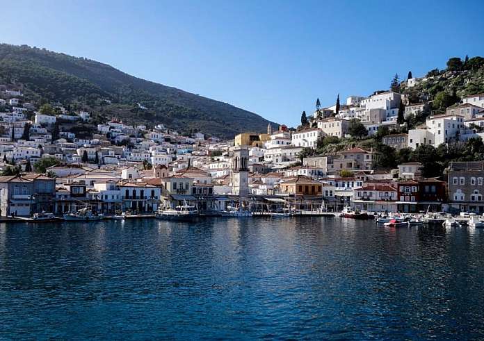 Το νησί που ξεπέρασε Μύκονο και Σαντορίνη: Πιο ακριβές τιμές για το Πάσχα