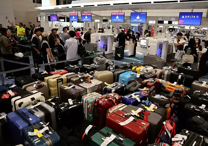 Ιαπωνία: Ακυρώθηκαν εκατοντάδες πτήσεις και δρομολόγια τρένων εξαιτίας του τυφώνα Αμπίλ