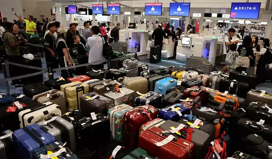 Ιαπωνία: Ακυρώθηκαν εκατοντάδες πτήσεις και δρομολόγια τρένων εξαιτίας του τυφώνα Αμπίλ