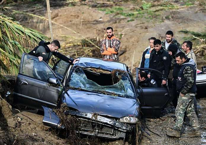 Ηλεία: Θλίψη για τη Γεωργία, αγωνία για τον Νίκο – Πώς παρασύρθηκε από χείμαρρο το αυτοκίνητο του ζευγαριού