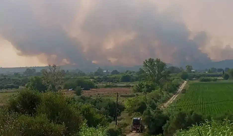 Σε εξέλιξη οι μεγάλες φωτιές σε Ηλεία, Αχαΐα, Μεγαλόπολη και Κρανίδι – Συνεχής ενίσχυση των πυροσβεστικών δυνάμεων