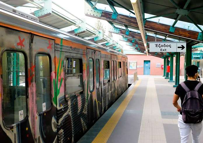 ΗΣΑΠ: Ληστεία μέρα μεσημέρι στον σταθμό «Κάτω Πατήσια» – Επιτέθηκαν σε 21χρονο και του άρπαξαν χρυσή αλυσίδα