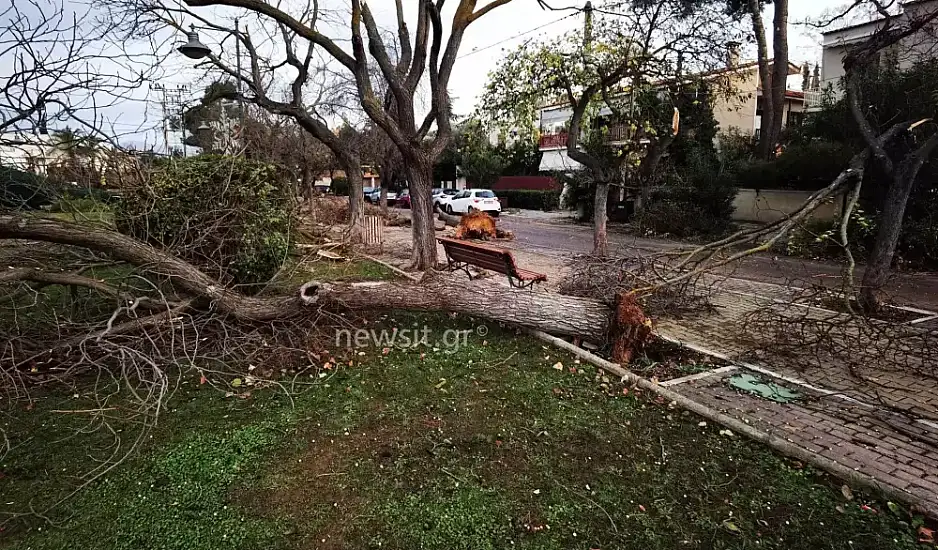 Καιρός: Καταιγίδες και άνεμοι μέχρι 9 μποφόρ - Επικαιροποιήθηκε το έκτακτο δελτίο