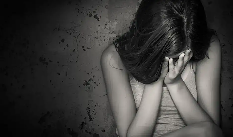 Σοκαριστικό βίντεο από άγριο ξυλοδαρμό 14χρονης από συνομήλική της στην Πάτρα