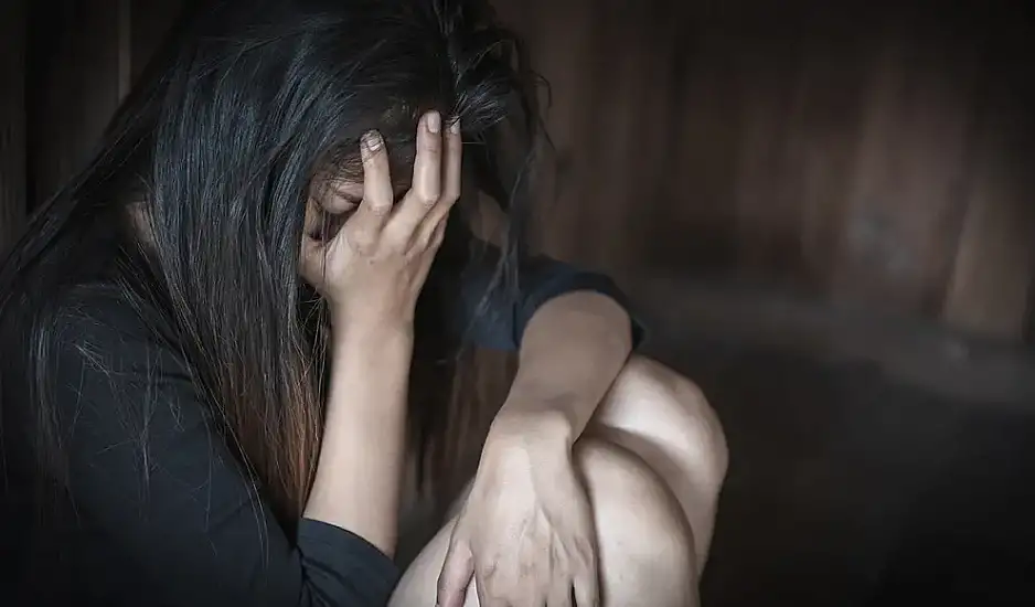 Κορωπί: Αποσωληνώθηκε η 40χρονη – Εκδορές και στο 4χρονο παιδί της