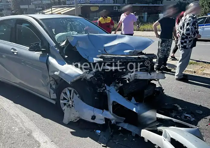 Αργυρούπολη: Σοκαριστικές εικόνες από την καραμπόλα με 9 οχήματα στην διασταύρωση της Αλίμου με την Βουλιαγμένης