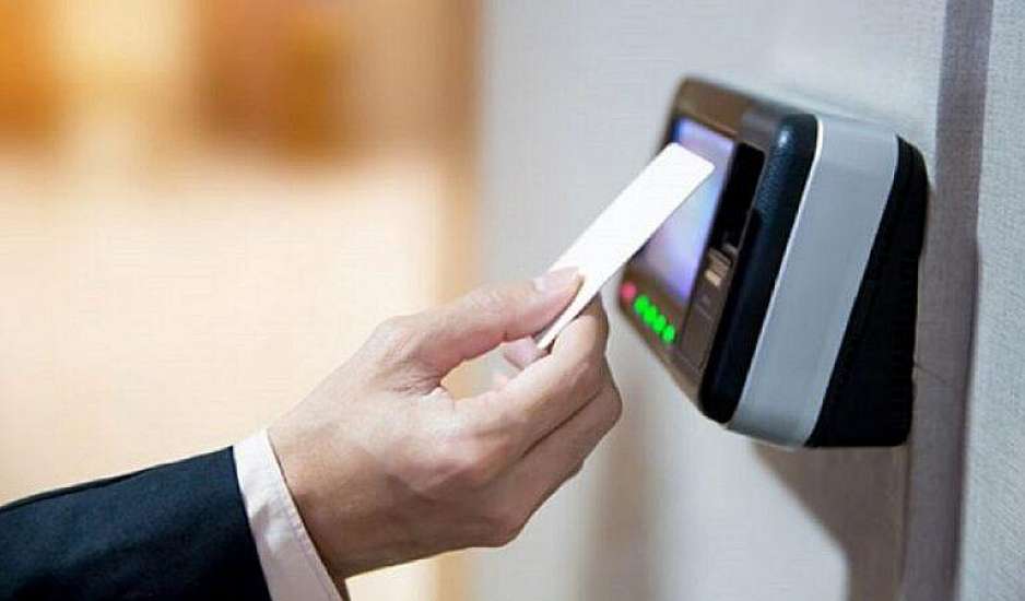 Προπληρωμένη κάρτα: Τι αλλάζει σε αναλήψεις και πληρωμές για επιδόματα