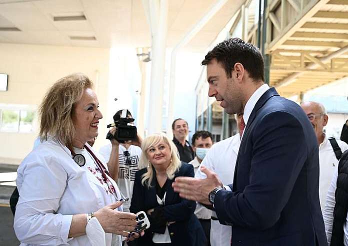 Παγώνη για Κασσελάκη: «Όταν σε πλησιάζει σε κοιτάει στα μάτια – Η αγκαλιά που κάνει με τον κόσμο δεν είναι θεατρική»