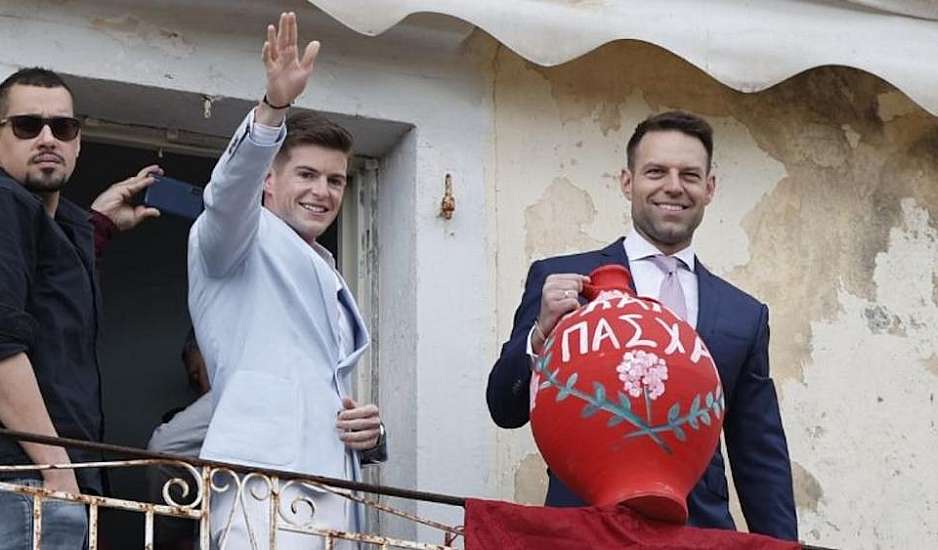 Στέφανος Κασσελάκης: Πήρε μέρος στο έθιμο των μπότηδων στην Κέρκυρα