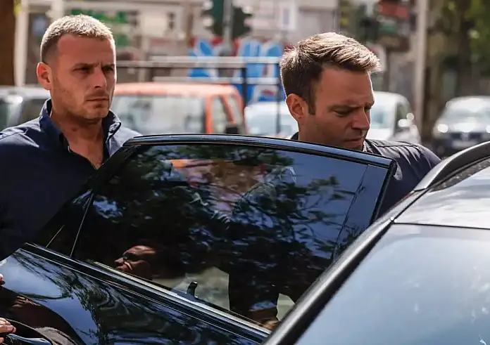 Ο Στέφανος Κασσελάκης δεν απαντάει στα τηλέφωνα: Η πρώτη του ημέρα ως «έκπτωτος» πρόεδρος του ΣΥΡΙΖΑ
