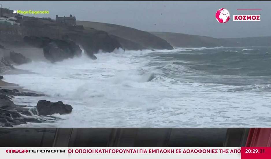 Μεγάλη Βρετανία: Φονικές καταιγίδες προκαλούν χάος στις μετακινήσεις