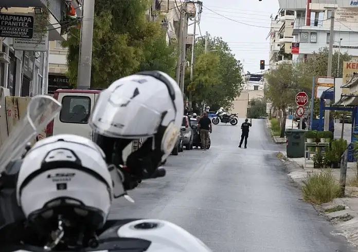 Κερατσίνι: Συνελήφθη ο ένας από τους δράστες που πέταξαν τσάντα με χειροβομβίδες σε καταδίωξη