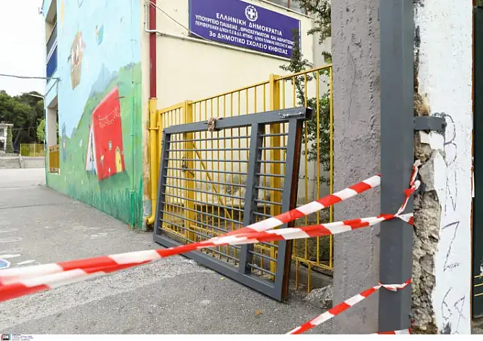 Κηφισιά: Τρεις συλλήψεις για την πτώση πόρτας σε δημοτικό σχολείο. Καλά στην υγεία του ο 9χρονος