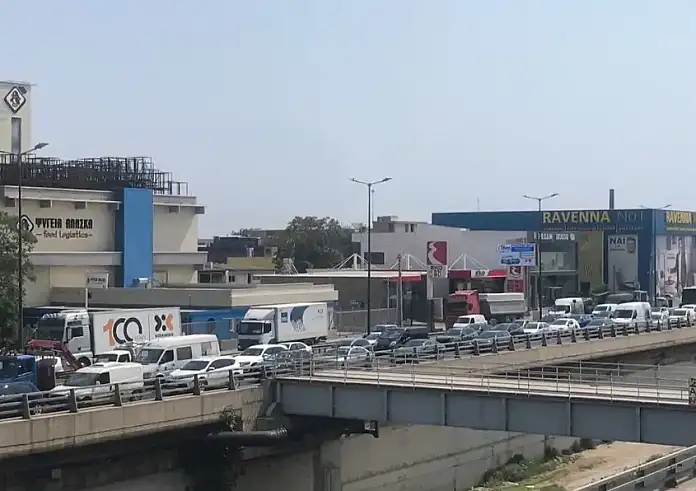 Βίντεο: Τροχαίο με ανατροπή φορτηγού στον Κηφισό - Μεγάλο μποτιλιάρισμα