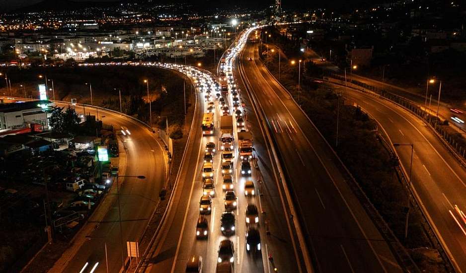 Κυκλοφοριακό έμφραγμα στην Αθήνα: Ουρές χιλιομέτρων στον Κηφισό, μεγάλες καθυστερήσεις στην Αττική Οδό