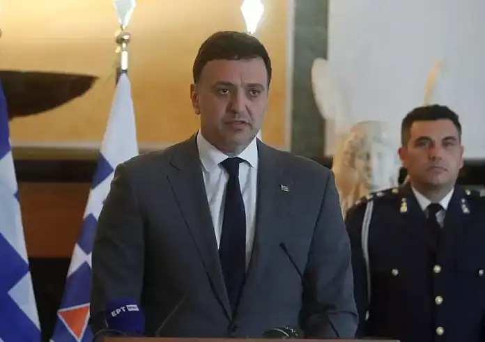 Βασίλης Κικίλιας για πυρκαγιές: Η μισή Ελλάδα στο πορτοκαλί με θυελλώδεις ανέμους