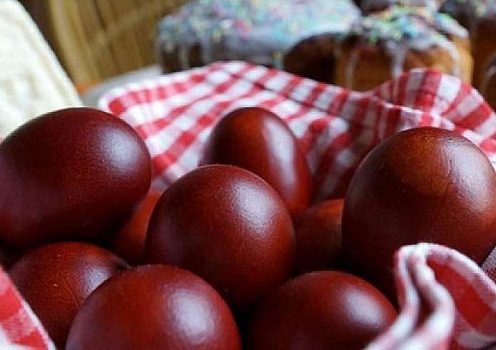 Βαφή αυγών: Τι πρέπει να προσέξετε – Οι οδηγίες που δίνει ο ΕΦΕΤ