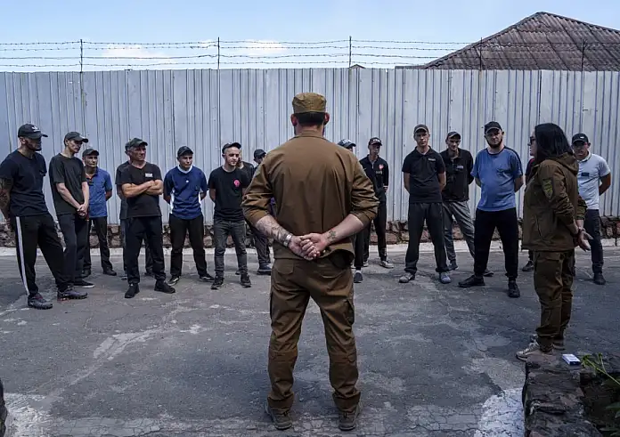 Η Ουκρανία απελευθερώνει χιλιάδες κρατούμενους για να πολεμήσουν τη Ρωσία