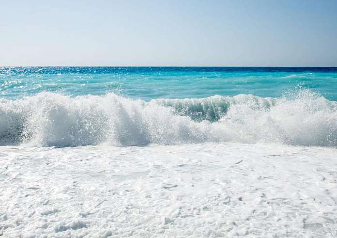 Εύβοια: Πώς σώθηκαν μάνα και κόρη που παρασύρθηκαν από δυνατούς ανέμους σε παραλία