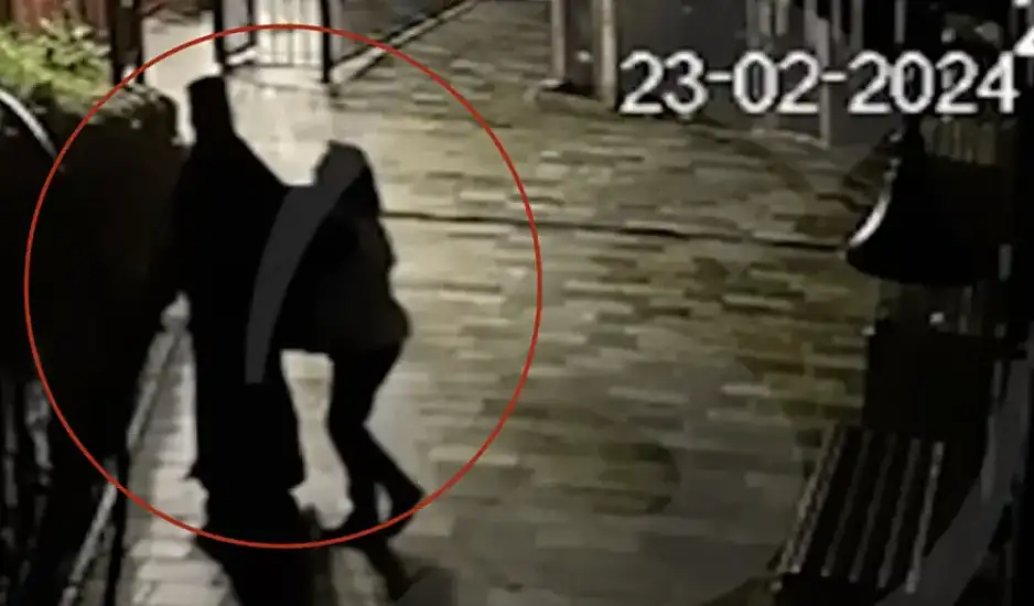 Κύπρος: Νέο βίντεο από τη Μονή Αββακούμ - Δύο ύποπτοι κουβαλούν κρυφά αντικείμενο που μοιάζει με χρηματοκιβώτιο