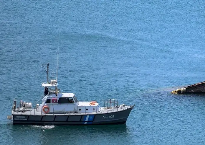 Δύο μικρά κορίτσια νεκρά στο ναυάγιο με μετανάστες ανοιχτά της Σάμου – Πληροφορίες για περισσότερους από 20 αγνοούμενους