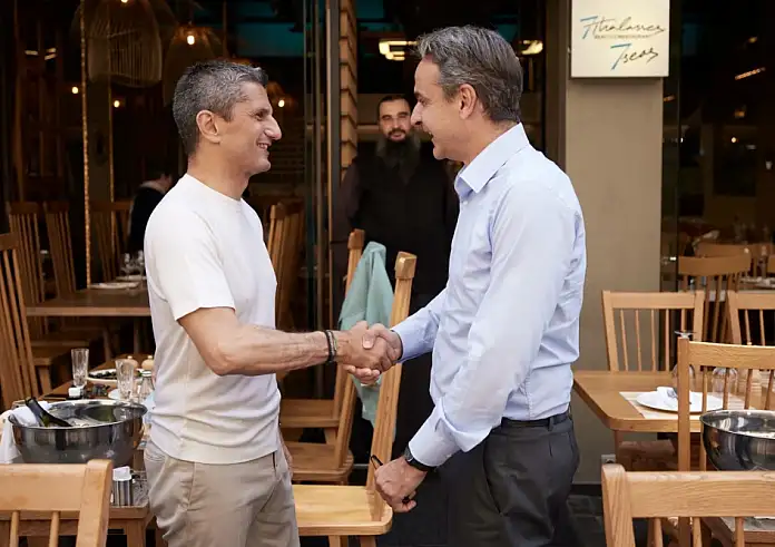 ΠΑΟΚ: Ο Κυριάκος Μητσοτάκης συνάντησε τυχαία τον Ραζβάν Λουτσέσκου και τον συνεχάρη για το πρωτάθλημα