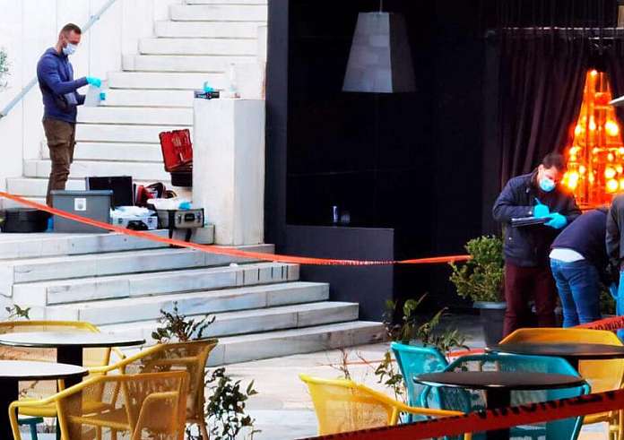 Μαρούσι: Μπλόκαρε το πιστόλι του θύματος και ο δράστης τον μαχαίρωσε στο λαιμό