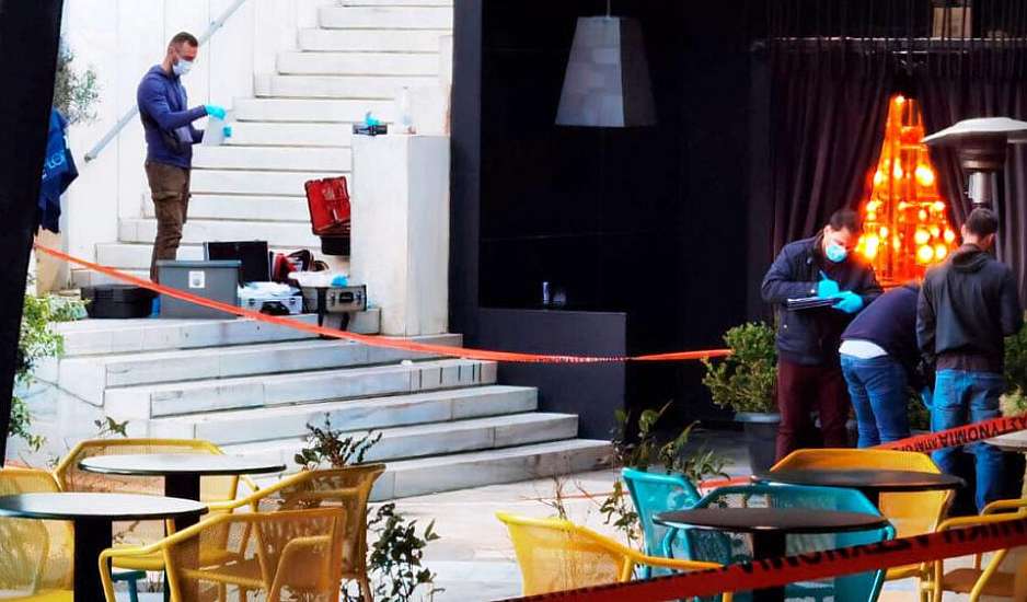 Μαρούσι: Μπλόκαρε το πιστόλι του θύματος και ο δράστης τον μαχαίρωσε στο λαιμό