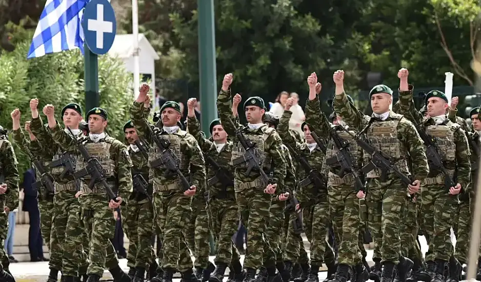 25η Μαρτίου: Με μεγαλοπρέπεια η μεγάλη στρατιωτική παρέλαση στο κέντρο της Αθήνας