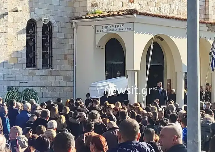 Μεσολόγγι: Σε κλίμα οδύνης το τελευταίο «αντίο» στον 31χρονο που δολοφονήθηκε