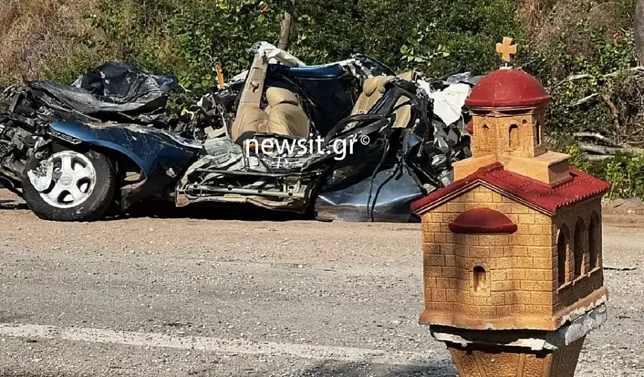 Τροχαίο στη Μεσσηνία: Έκοψαν τις οροφές των αυτοκινήτων για να απεγκλωβίσουν τους 4 νεκρούς και 5 τραυματίες