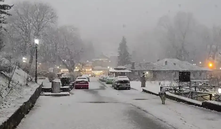 Ο Μάρτιος έφερε τον χειμώνα – Ντύθηκε στα λευκά το Μέτσοβο (Βίντεο)