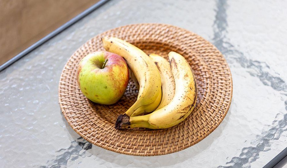Μήλο ή μπανάνα; Ποια είναι η πιο υγιεινή επιλογή;
