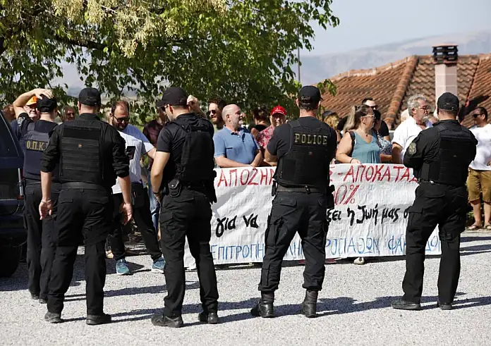 Με αποδοκιμασίες υποδέχτηκαν τον Κ. Μητσοτάκη στον Παλαμά Καρδίτσας - Δείτε βίντεο