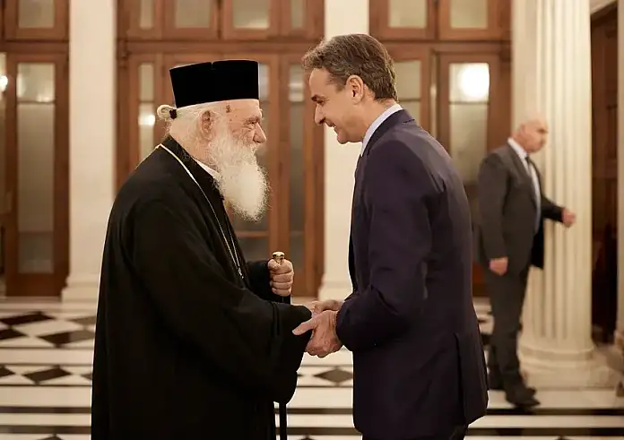 Ιεροί κραδασμοί για τα ομόφυλα ζευγάρια: Πιέζουν τον Ιερώνυμο για έκτακτη σύγκληση της Ιεραρχίας – Όλο το παρασκήνιο