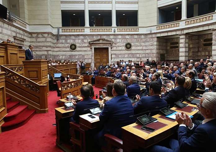 Γάμος ομοφύλων ζευγαριών: Έρχεται στη Βουλή πριν τα Χριστούγεννα – Στον αέρα η τεκνοθεσία