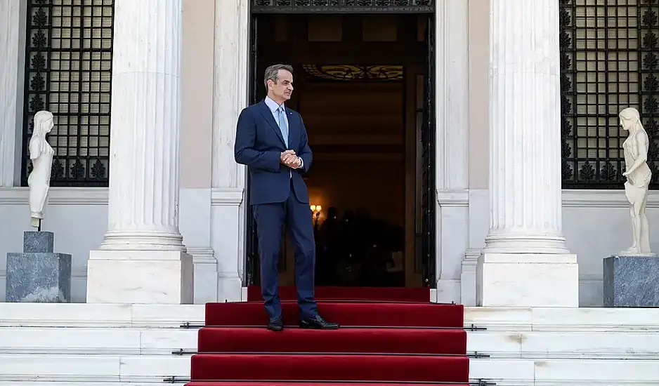 Και μετά τις Ευρωεκλογές τι; Αντίστροφη μέτρηση για τον ανασχηματισμό. Άνω κάτω ΣΥΡΙΖΑ και ΠΑΣΟΚ