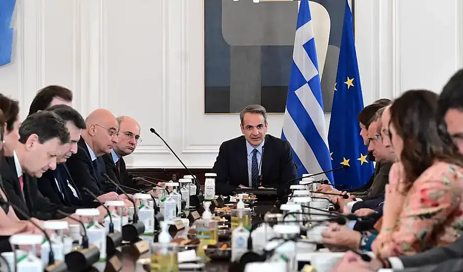 Μητσοτάκης: Λιγότερα λάθη και περισσότερη δουλειά – Μπόνους στους δημόσιους υπαλλήλους